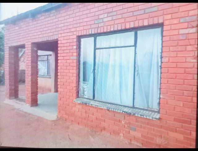 BEDROOM FREEHOLD FOR SALE IN SOSHANGUVE Y